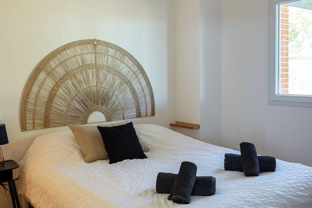 Renovated farmhouse with swimming pool, pétanque and country views in Coufouleux, Albi region