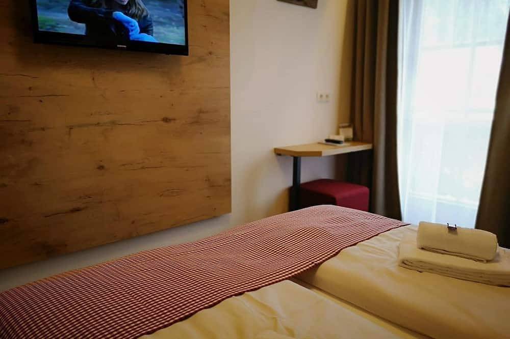 Doppelzimmer Standard, Dusche, Wc, Nichtraucher - Hotel Aschauer Hof in Aschau (Kirchberg), Kirchberg in Tirol