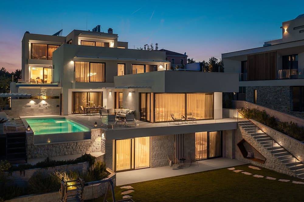 Villa for 9 People in Jezera, Murter