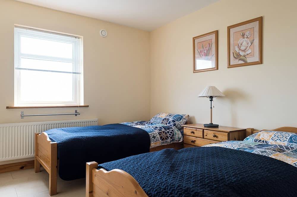 The Neighbours - Loop Head Holiday Homes. A stone throw away from the ocean. in County Clare