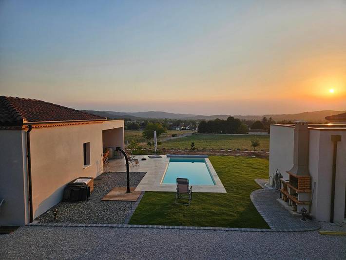 Chambre d’hôte pour 2 personnes, avec Terrasse et Jardin ainsi que Piscine et Vue