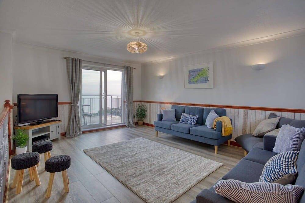 Large House with Panoramic Sea Views & Parking in Newlyn, Cornwall