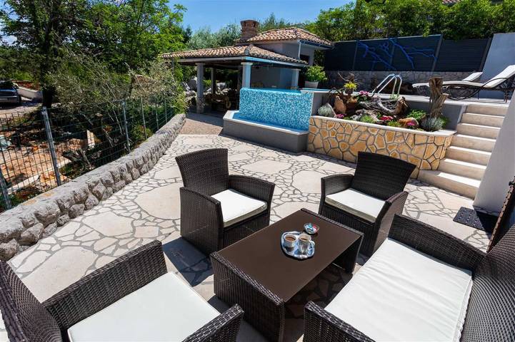 Ganze Wohnung, Ferienwohnung Roko mit privatem Pool und Steingrill in Hlapa, Krk