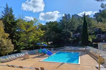 Camping pour 6 Personnes dans Orgone, Région d'Arles, Photo 4