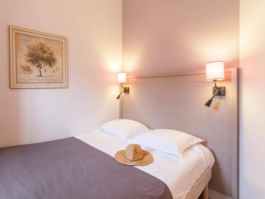 Pierre & Vacances Résidence La Pinède - Apartment 4 persons - - 1 bedroom - Terrace or Balcony - Garden view in Hyeres, Parc national Port-Cros