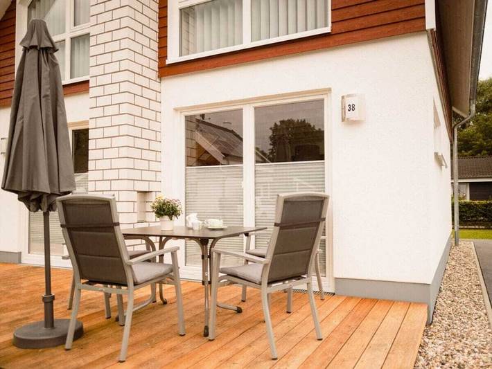 Ferienhaus für 4 Personen, mit Whirlpool und Terrasse sowie Garten und Sauna
