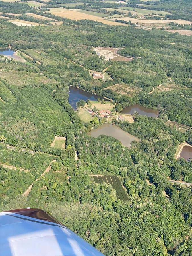 Location de vacances pour 4 personnes, avec terrasse ainsi que vue et jardin à Villemurlin