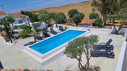 Gîte pour 6 personnes, avec vue ainsi que piscine et jardin, animaux acceptés à Castro Verde