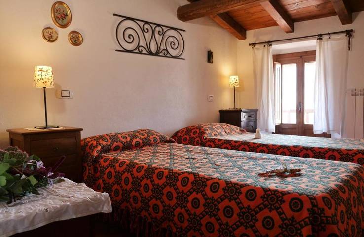 Maison de vacances pour 2 personnes, avec Terrasse et Jacuzzi ainsi que Jardin et Piscine dans Bominaco