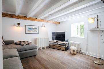 Log Cabin for 4 People in Swansea region, Photo 3