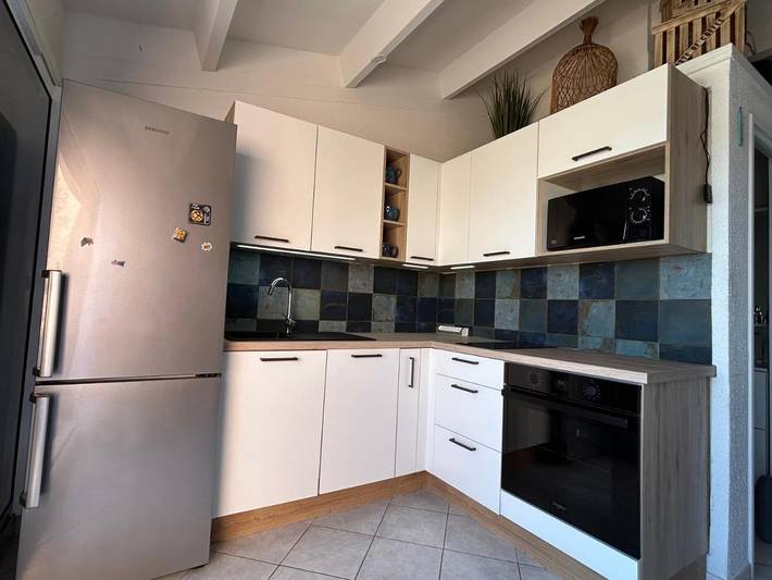 Gîte pour 4 personnes, avec piscine ainsi que vue et terrasse dans Plage du pont tournant - 2