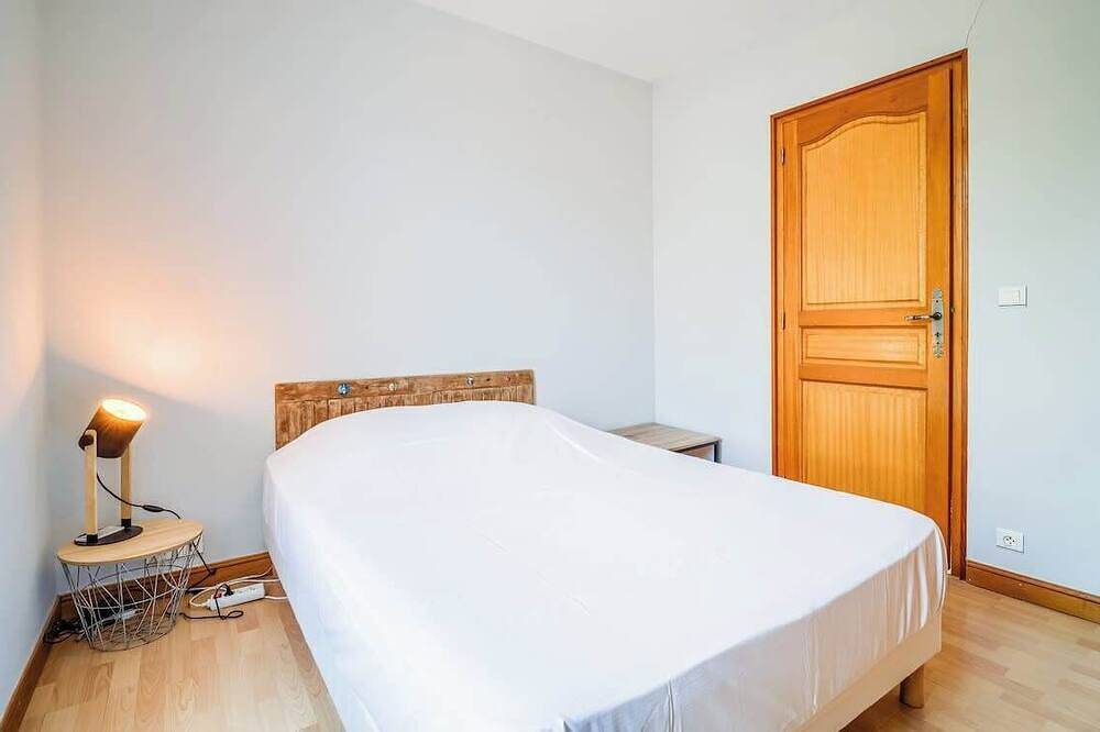 Maison typique à deux pas du bourg et de la mer in Locmiquélic, Côte des Mégalithes