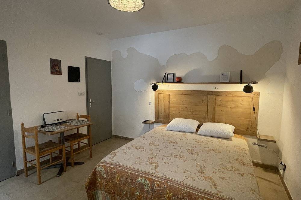 Appartement entier, Studio plein centre ville d'Eyragues in Eyragues, Région d'Arles