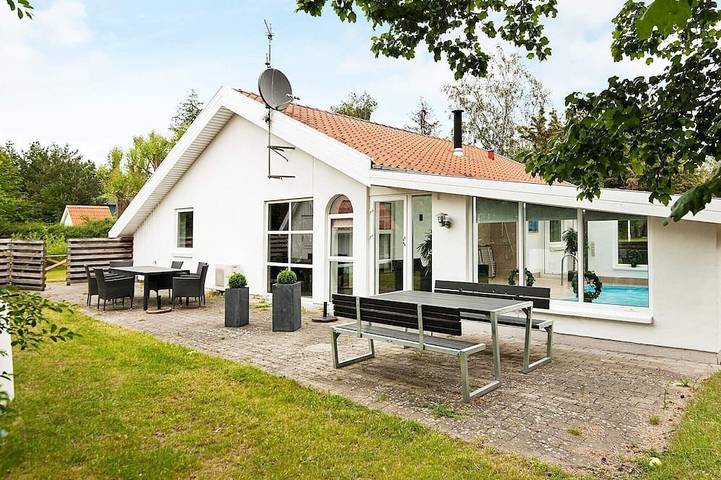 Ferienhaus für 8 Personen, mit Terrasse und Pool - 1