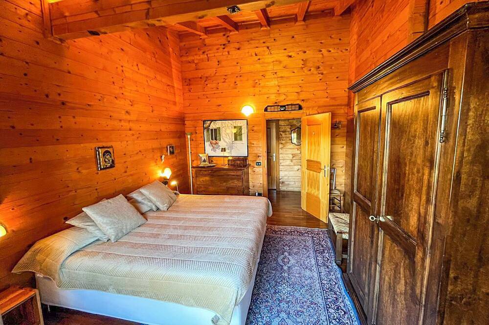 5-Zimmer-Villa mit Pool und Traumseesicht in ruhiger und ganztags sonniger Südlage in Agra, Lago Maggiore (Lombardei)