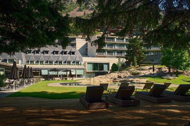 Hotel para 2 personas, con sauna y jacuzzi además de piscina y jardín - 1