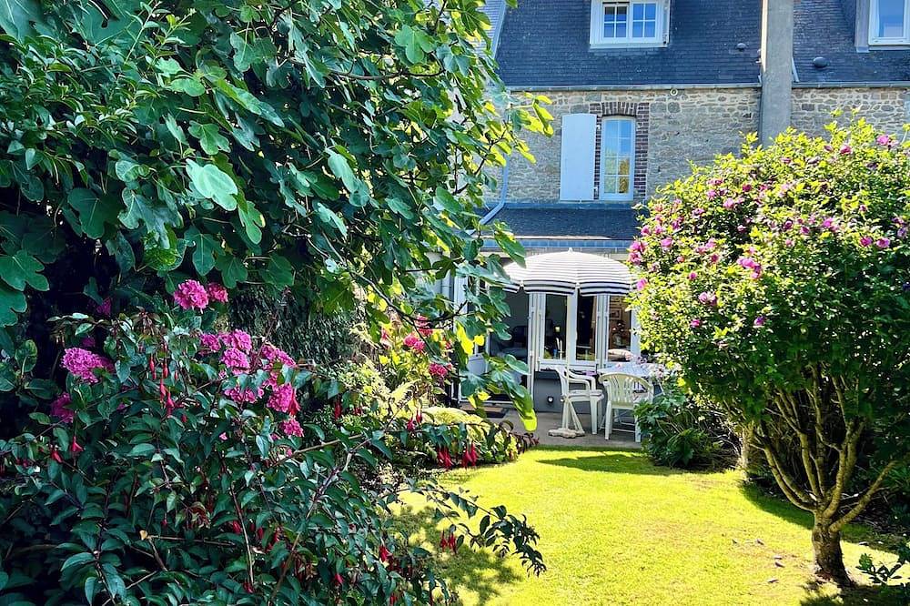 Maison Barfleur Cottage historique en bord de mer – Calme entre port et plage. in Barfleur, Région de Cherbourg