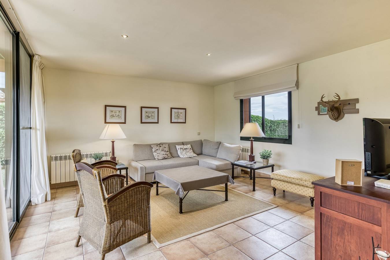 Casa de vacaciones 'Josi' con piscina compartida, terraza privada y Wi-Fi in Navata, Alt Empordà