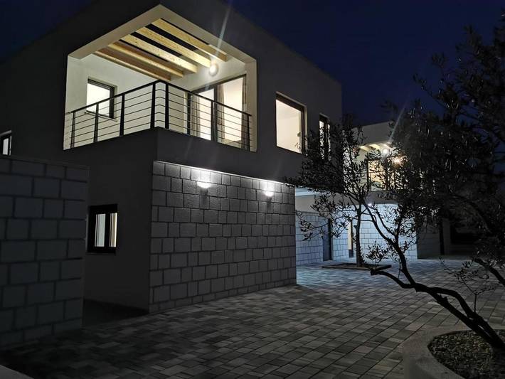 Villa pour 6 personnes, avec vue et jardin, animaux acceptés à Tisno