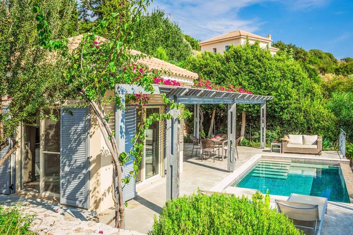 Villa for 2 people, with Terrace and Pool in Greek Islands