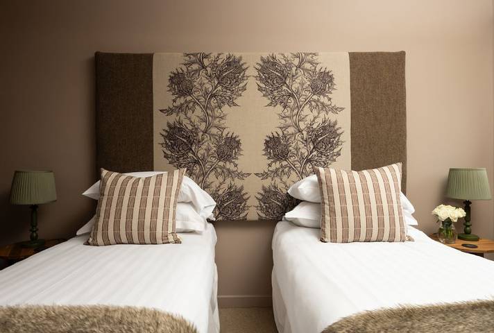 Ganze Wohnung, The Sacristy With Loch Ness Views And Private Terrace in Fort Augustus, Highlands