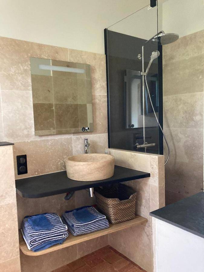 Location de vacances pour 2 personnes, avec vue ainsi que jardin et terrasse à Liré - 2