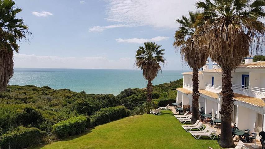 Hôtel pour 6 personnes, avec bassin pour enfant et jardin ainsi que sauna et piscine, adapté aux familles