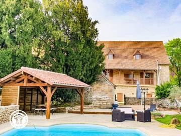 Gîte pour 8 personnes, avec terrasse ainsi que piscine et jardin à BIO