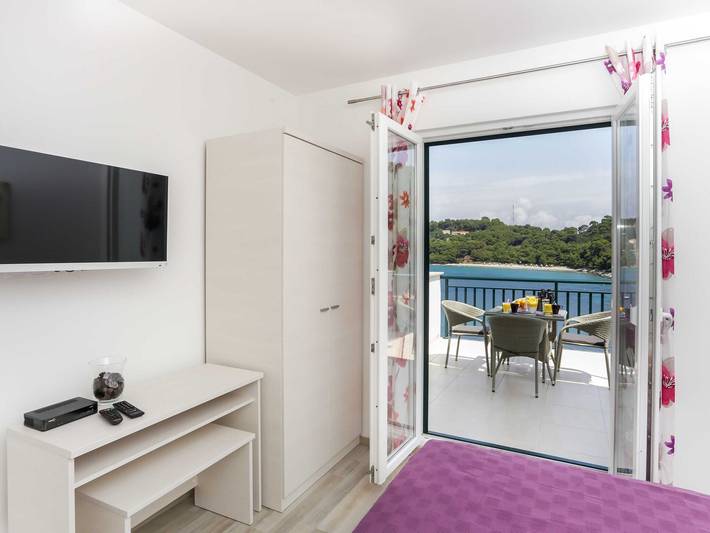 Apartamento inteiro, Apartments Posta - One-Bedroom Apartment with Terrace and Sea View - Apartman 5 in Mala Saplunara, Saplunara