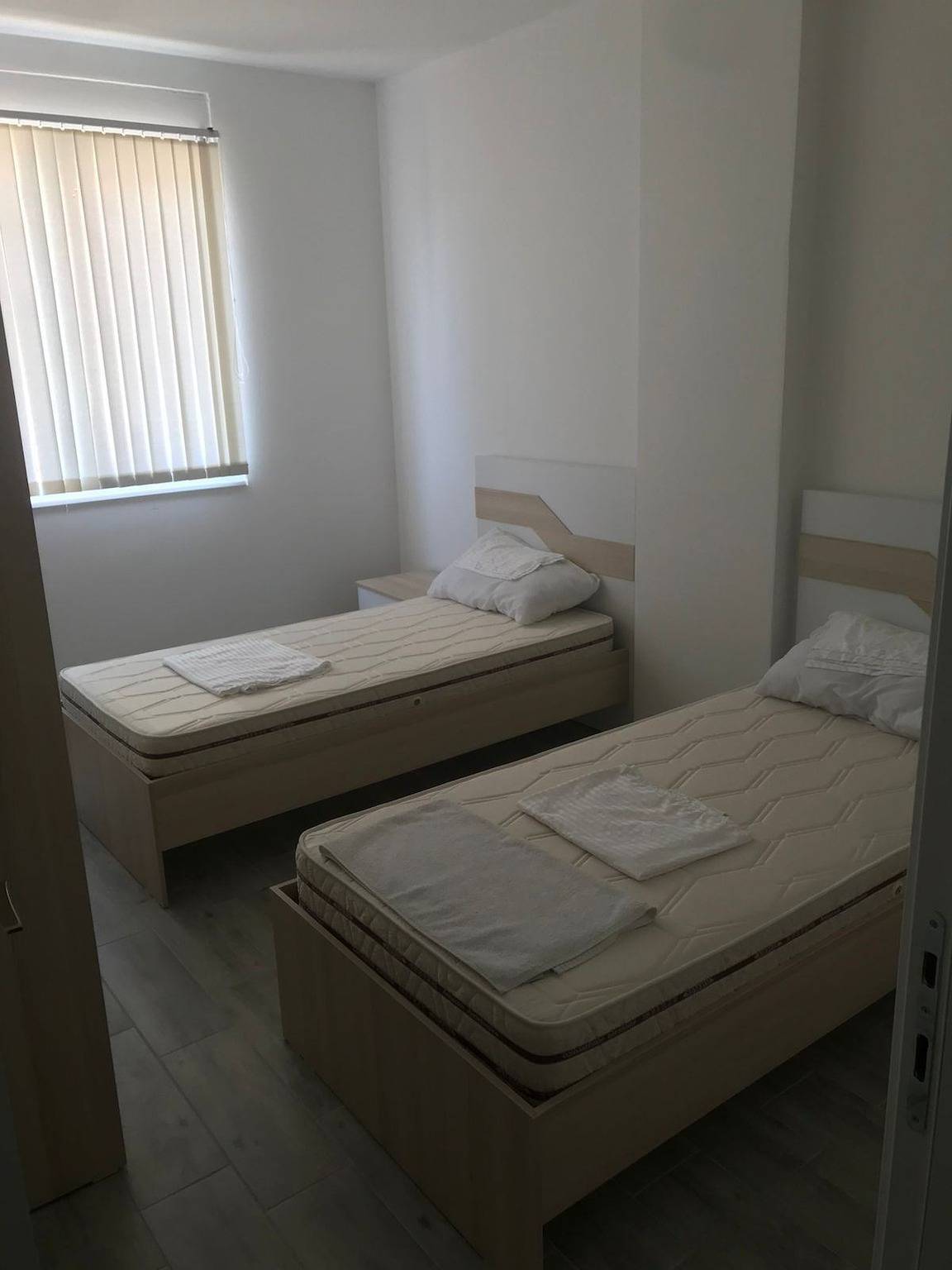 Ganze Ferienwohnung, 1-Bed Sea-View Shengjin Apt - Free Parking & Wifi in Shëngjin, Lezhë