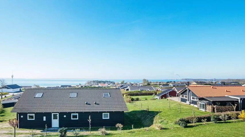 Ferieudlejning for 11 personer, med jacuzzi og terrasse i Følle Strand
