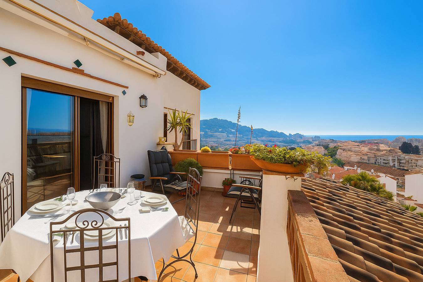 Apartamento entero, Apartamento 'Santacruz Buganvilla41' con vistas al mar, Wi-Fi y aire acondicionado in Almuñecar, Costa Tropical