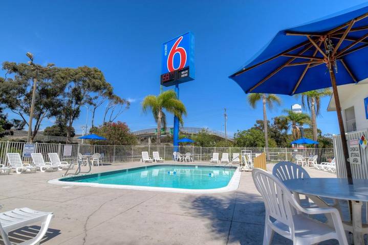 Apartamento para 4 personas, con terraza además de piscina y vistas, Se admiten mascotas en San Diego