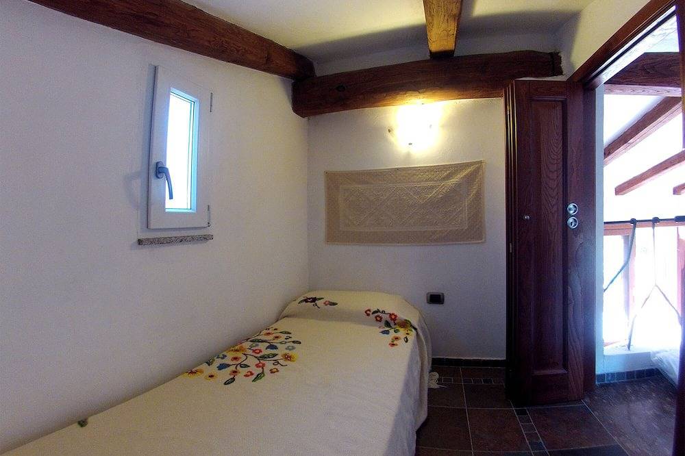 Villa Esclusiva con Piscina Privata e Vista Mare a Castelsardo in Lu Bagnu, Castelsardo