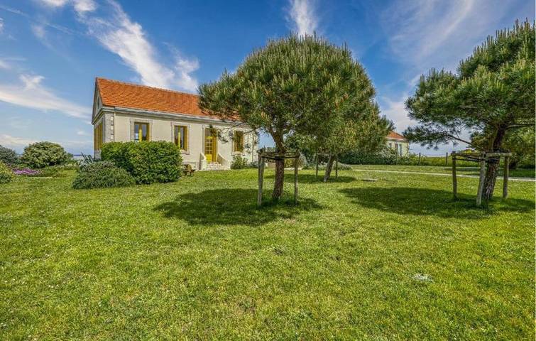 Location de vacances pour 8 personnes, avec jardin et vue, adapté aux familles à Port-des-Barques - 4