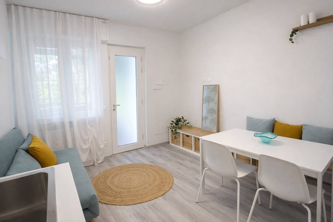 Geheel appartement, Appartement 'Leon Flat' met Gedeeld Zwembad, Privéterras en Wi-Fi in Peschiera del Garda, Garda Bergen