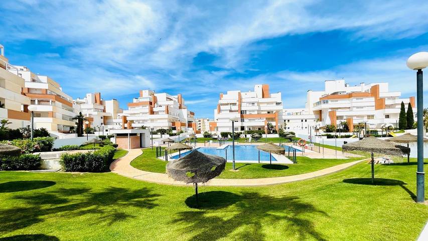 Apartamento para 7 personas, con jardín y piscina en Playa Serena (Roquetas de Mar)