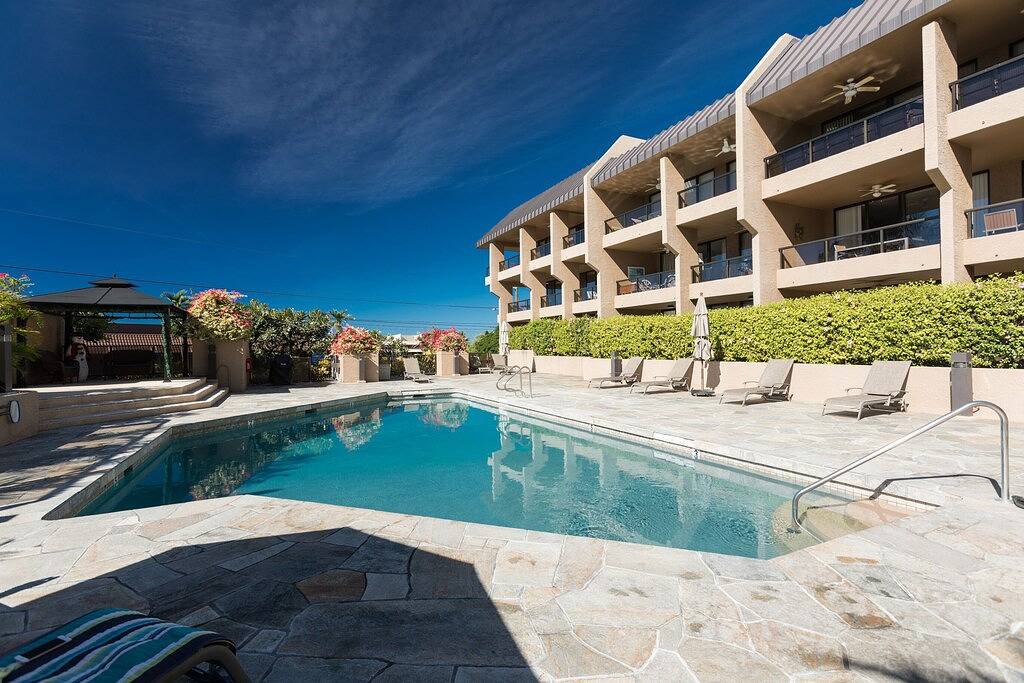 Ganze Wohnung, Kona Pacific D526. Kostenlose Klimaanlage und Wlan! Zu Fuß in die Stadt in Kailua-Kona, South Kona