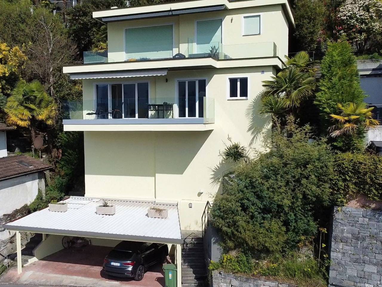 Apartamento entero, Casa Nicola: Modern Holiday Home with Exceptional Views in Minusio, Switzerland in Minusio, Alpes Ticineses y del Verbano