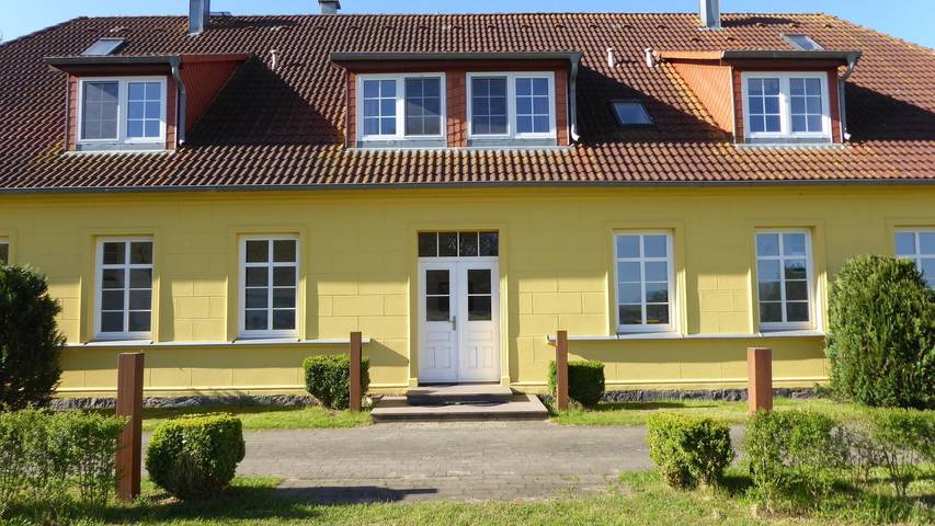 Ferienwohnung für 4 Personen, mit Balkon und Terrasse sowie Garten und Sauna in Gingst