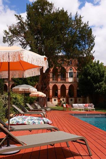 Location de vacances pour 2 personnes, avec jardin et piscine ainsi que terrasse et vue à Verdun-sur-Garonne