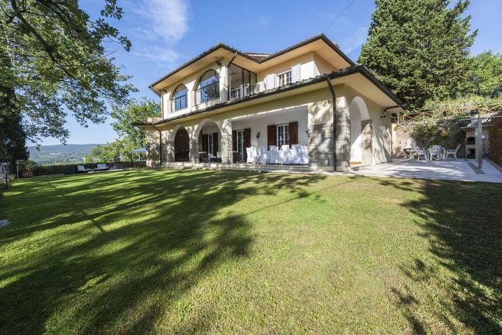 Villa pour 12 personnes, avec Balcon/Terrasse ainsi que Jardin et Piscine à Monteriggioni