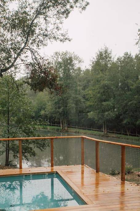 Casa Slow avec sa piscine chauffée au bord du lac in Tourouvre, Parc naturel régional du Perche