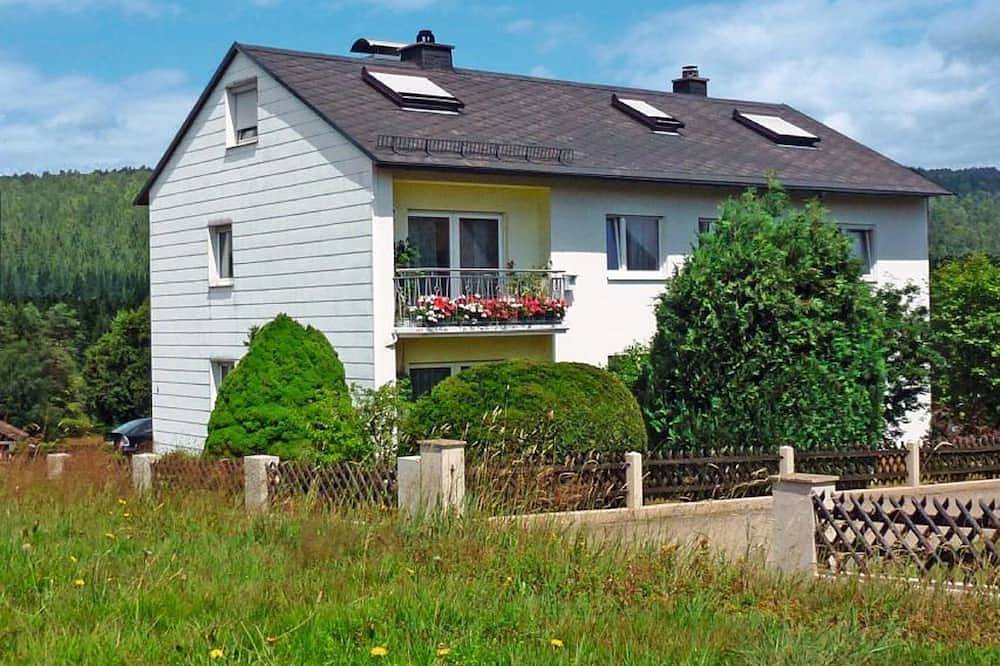 Ganze Wohnung, Gemütliche 65qm Ferienwohnung mit Terrasse, naturnah in Nagel, Landkreis Wunsiedel im Fichtelgebirge