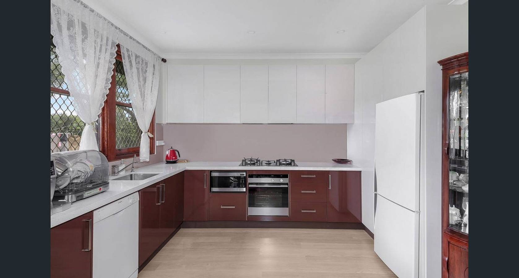 4 Bed, 1 Wash and Extra Toilet - Close to Parramatta Cbd - Full House in Sydney, New South Wales