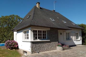 Gîte pour 11 personnes, avec terrasse et jardin, animaux acceptés à Gorron