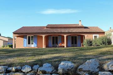 Cottage pour 6 personnes, avec terrasse ainsi que jardin et piscine à Pierrevert