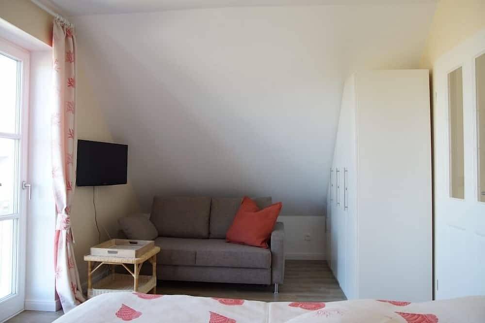 Hochwertiges Ferienhaus am Ostseestrand mit Sauna, Kaminofen, Wlan und Garten in Rosenhagen, Dassow