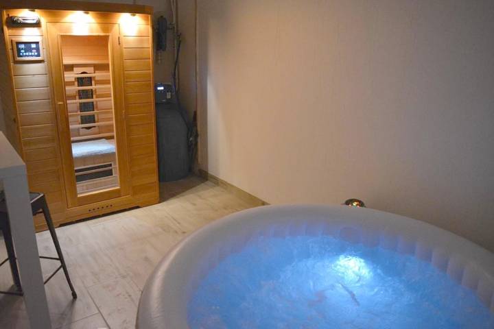 Location de vacances pour 8 personnes, avec jacuzzi ainsi que jardin et sauna à Rully - 3