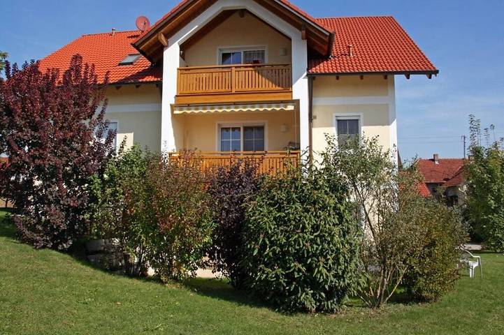 Bauernhof für 4 Personen, mit Whirlpool und Balkon sowie Garten